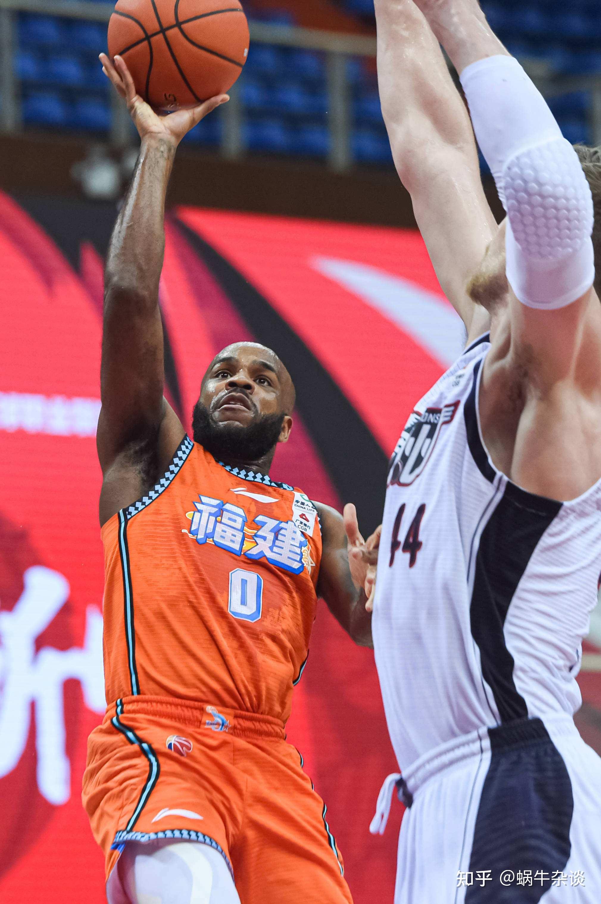 关于莱比锡迎CBA季后赛关键赛；清晨强势反弹；质疑声仍在；年轻球员得到机会的信息