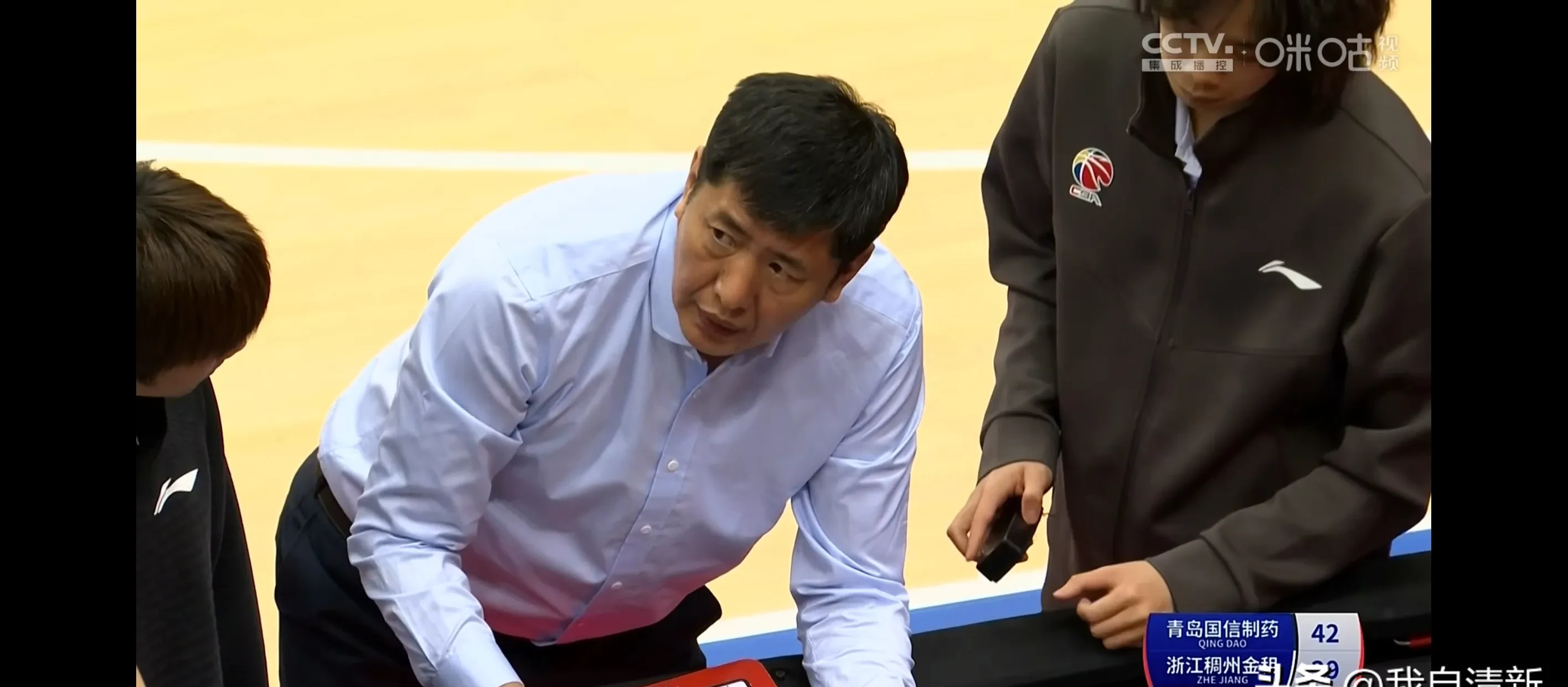 包含浙江稠州训练开放日，今晚主帅复盘引欢呼，CBA常规赛在即，临场指挥获称赞的词条