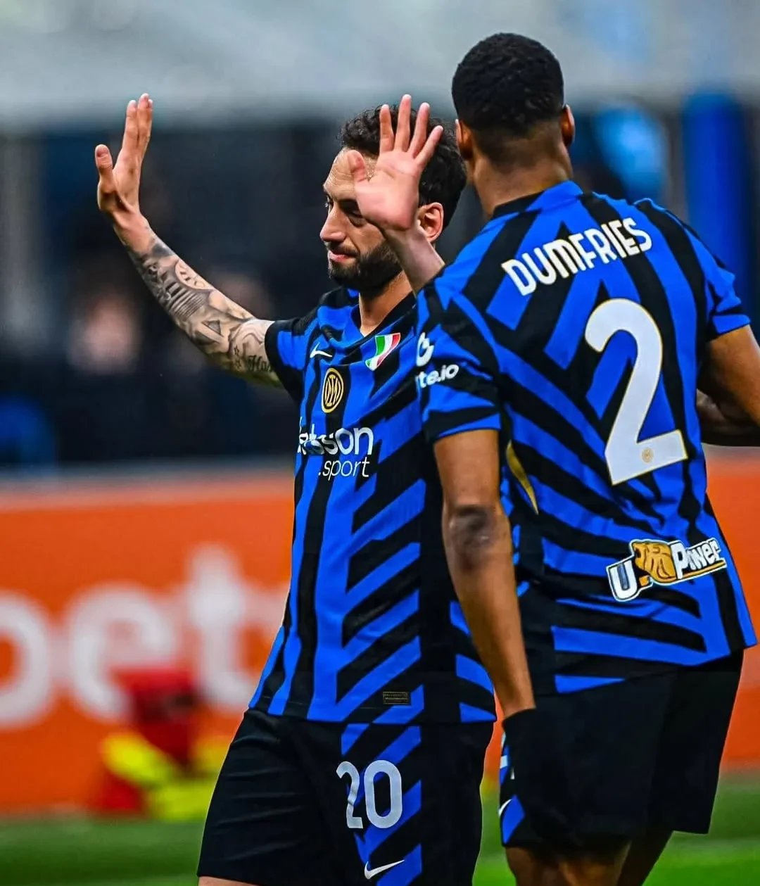 雷竞技电竞赛事关于赛地聚焦——意大利杯清晨热度飙升，费耶诺德防线松动，话题不断，球队文化再被提及的信息