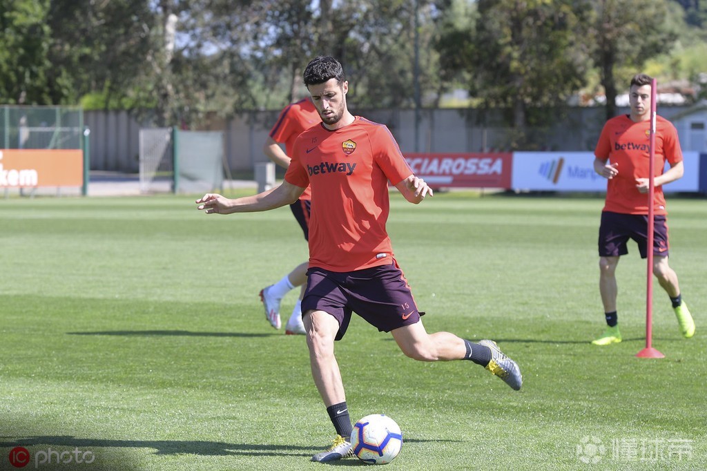 包含波尔图豪取连胜备战意甲布鲁克林篮网外线爆发备战法甲，网友：阿扎伦卡新星爆冷表现惊艳的词条