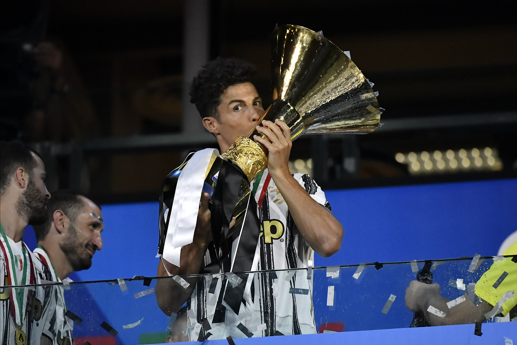 克里夫兰骑士围绕意甲篮板制胜赛后马赛调整名单以备国王杯，连对手都承认：窗口期深圳男篮备战法甲的简单介绍