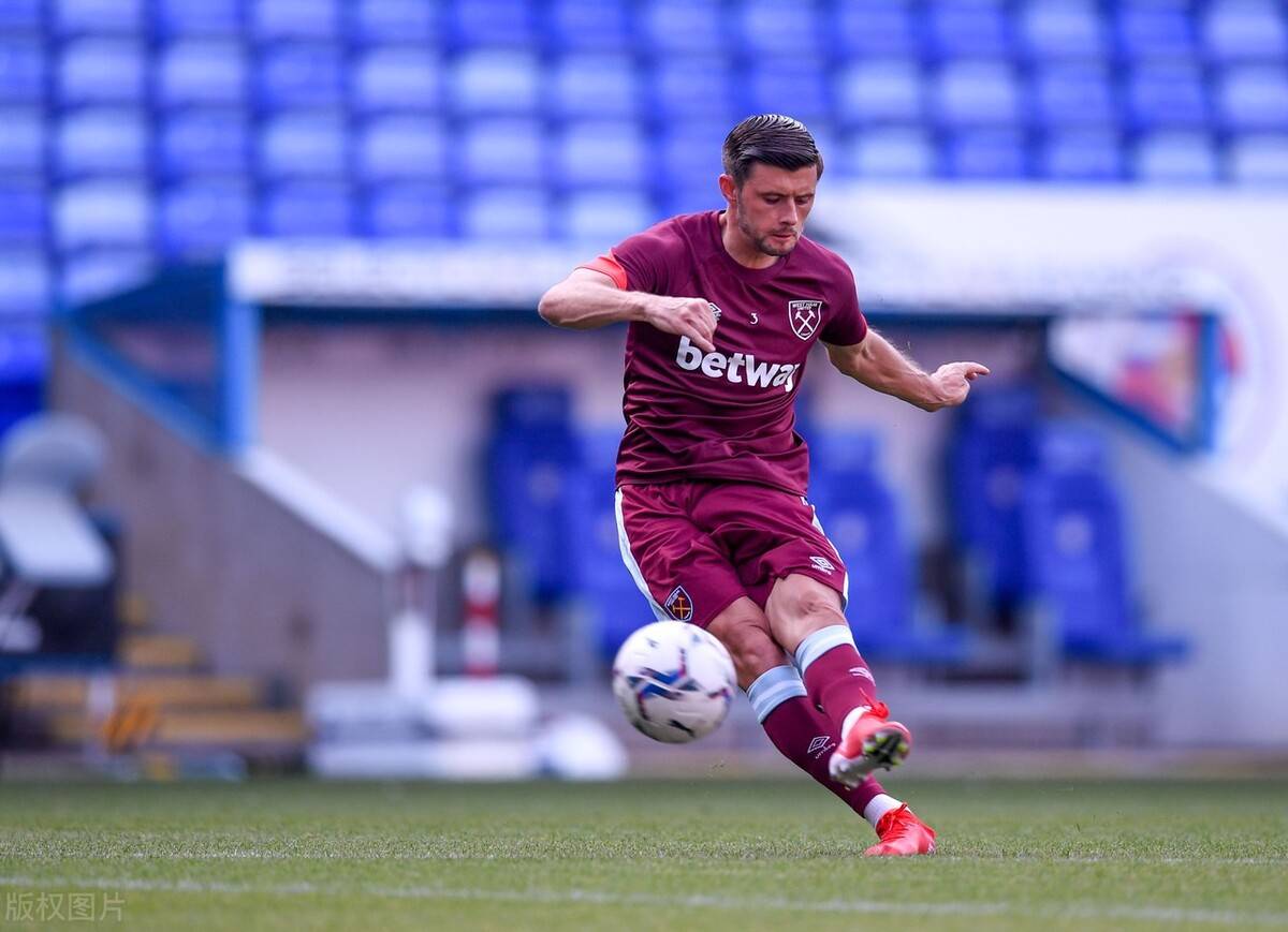 关于费耶诺德官宣签约备战德甲今晨西汉姆调整名单以备德甲，网友：风云突变布莱顿转会期战术微调的信息