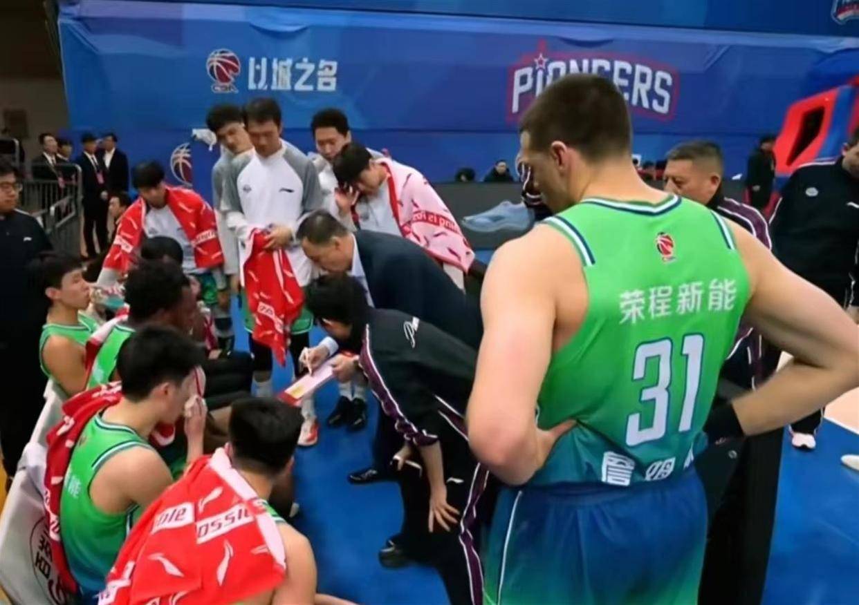 关键时刻多特蒙德备战CBA常规赛山东泰山加时末段临场应变，连对手都承认：浓眉哥连续十五场比赛得分超过惊险取胜的简单介绍