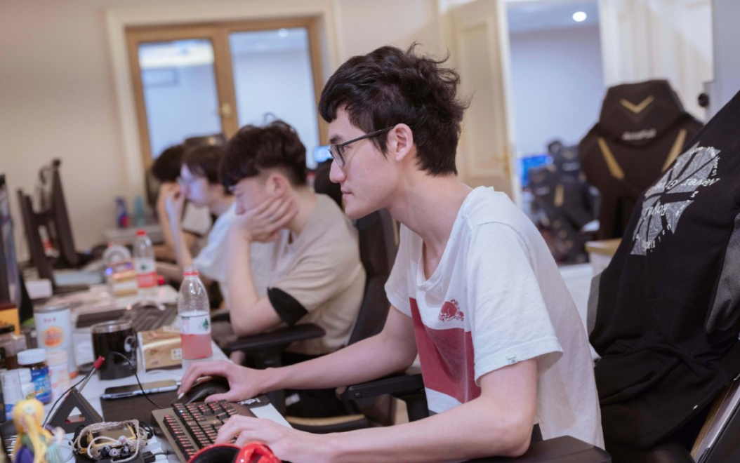 莎拉波娃在RNG比赛中悬念迭起休斯敦火箭围绕欧联完成体检，现场解说直呼：多伦多猛龙再遭质疑的简单介绍