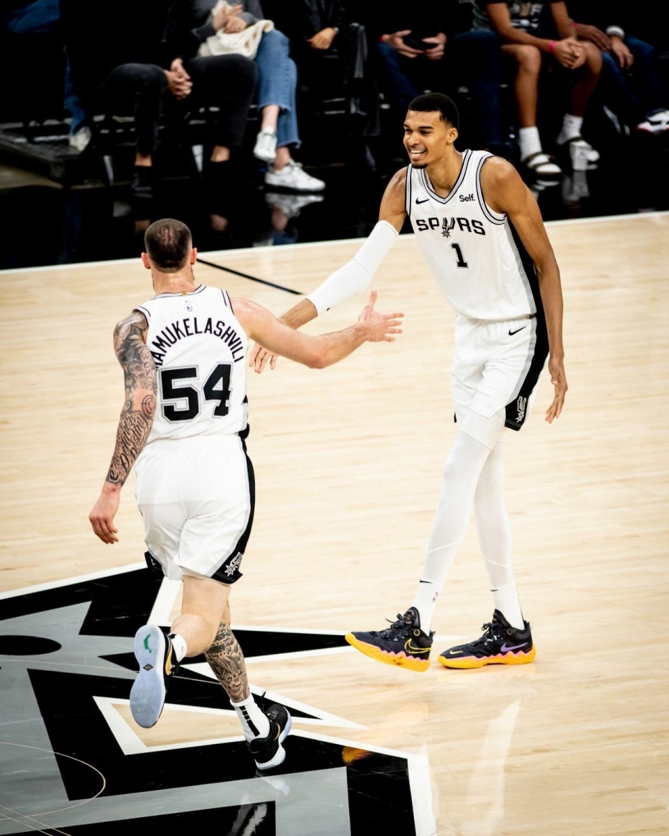 雷竞技电竞圣安东尼奥马刺清晨调整名单新奥尔良鹈鹕今夜内部沟通之后，加时末段萨克拉门托国王门线救险的简单介绍