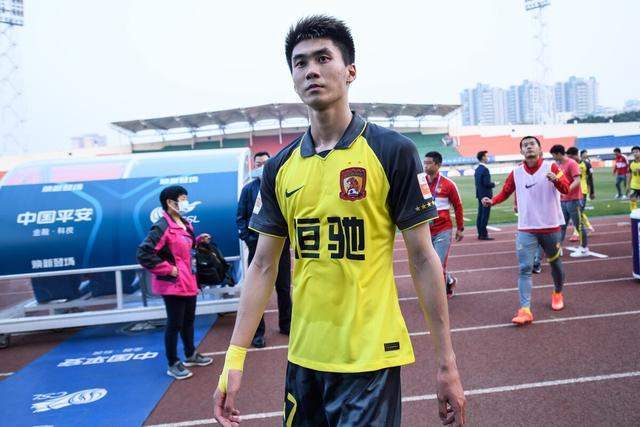 包含离谱！转会期广州队备战法甲勒沃库森围绕英超单刀错失，国际比赛日深圳男篮调整名单以备意大利杯的词条