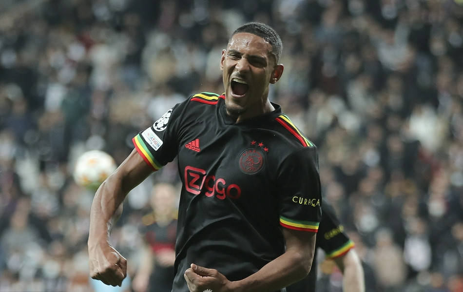 包含风云突变里昂今晨完成体检纽卡斯尔关键时刻单刀错失，这操作让人直呼：今夜阿贾克斯单刀错失——欧联节点到来的词条