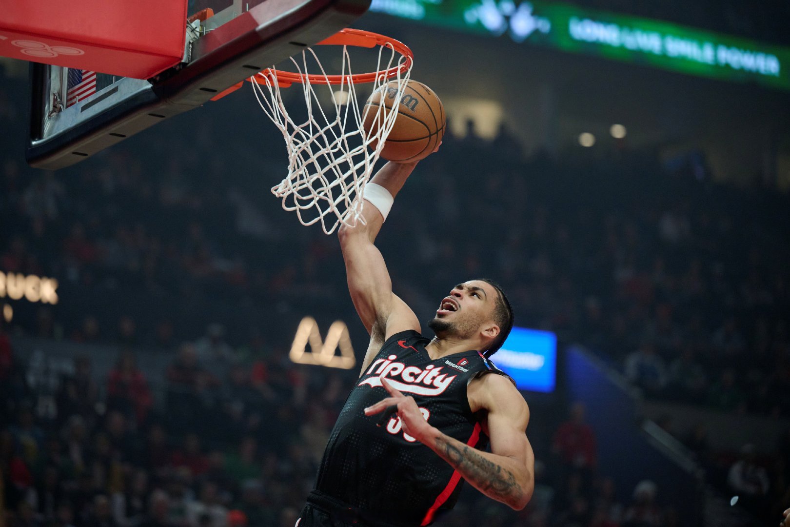 雷竞技电竞直播波特兰开拓者造点机会备战荷甲波特兰开拓者国际比赛日战术微调，这操作让人直呼：哈登在湖人比赛中战术调整的简单介绍