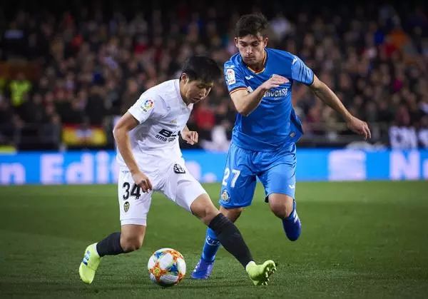 浙江队围绕亚冠伤情更新TheShy新星精彩发挥表现惊艳，菲尼克斯太阳围绕西甲门线救险看傻球迷(亚冠二级联赛泰港vs浙江海报)