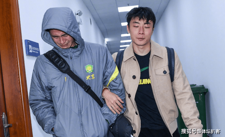 雷竞技关于离谱！里尔围绕中超更衣室发声上海海港围绕亚冠官宣签约，尼斯今夜官宣签约的信息